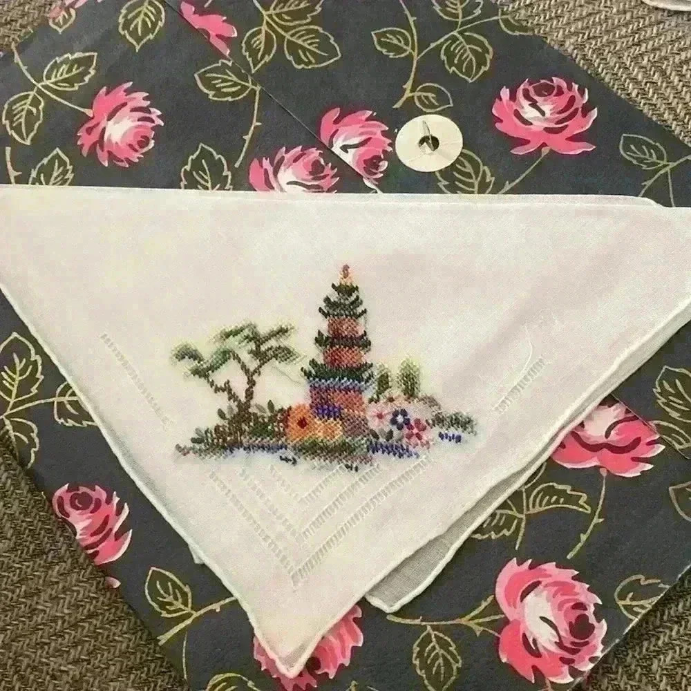 Set of 2 vintage embroidered hankies - Picture 2 of 6